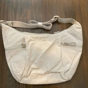 Lululemon slouchy sling bag 6l bone white color